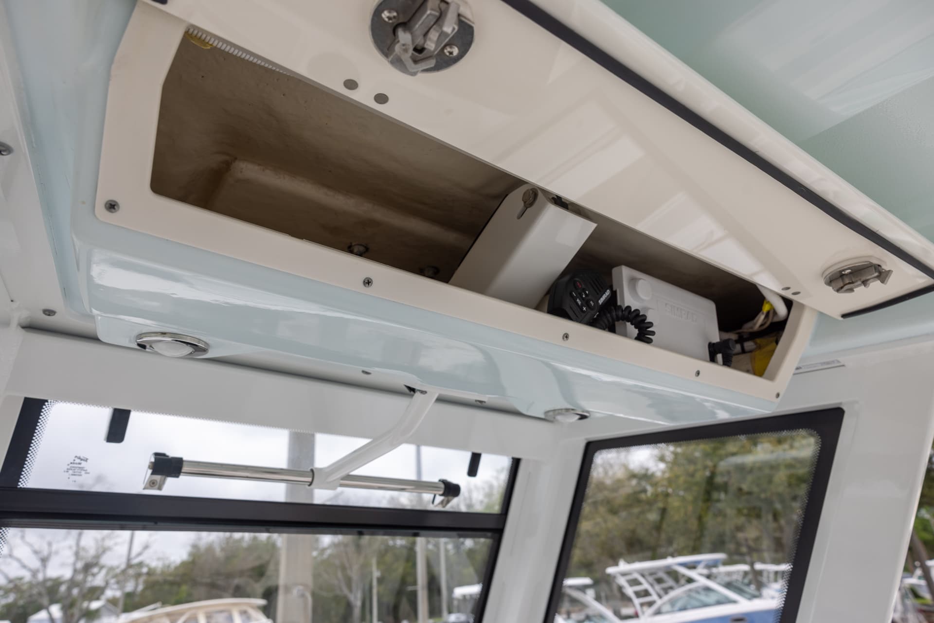 2021 Robalo R272 — image 8