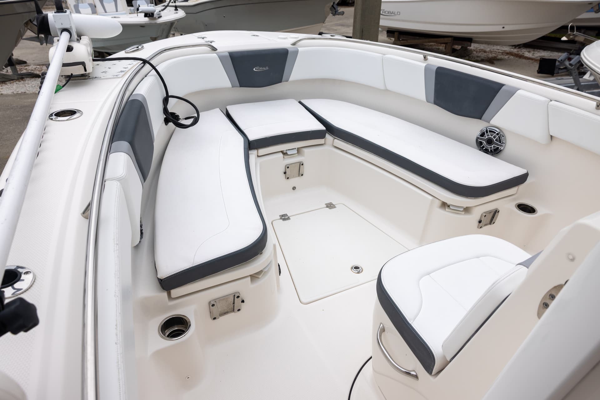 2021 Robalo R272 — image 9
