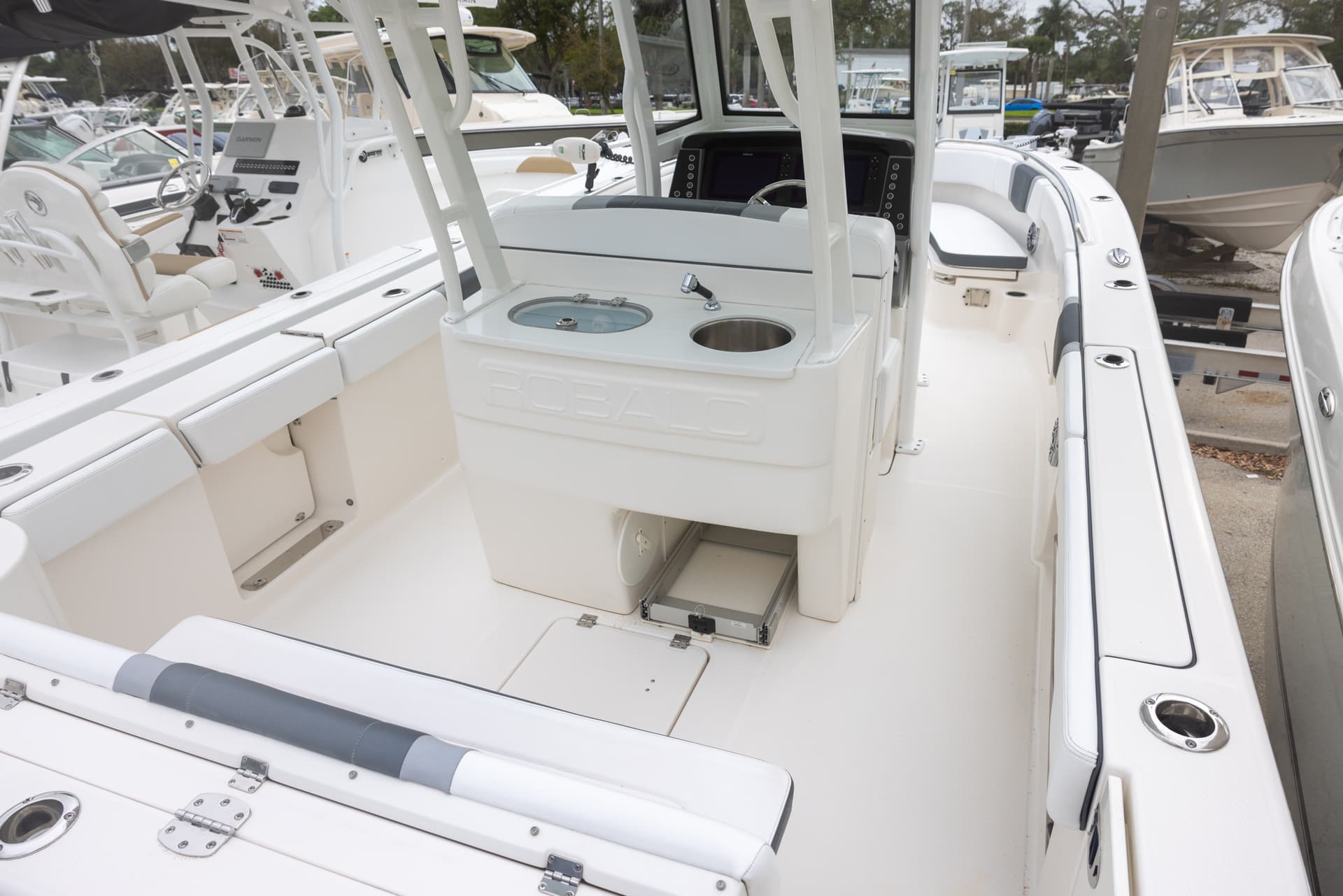 2021 Robalo R272 — image 15
