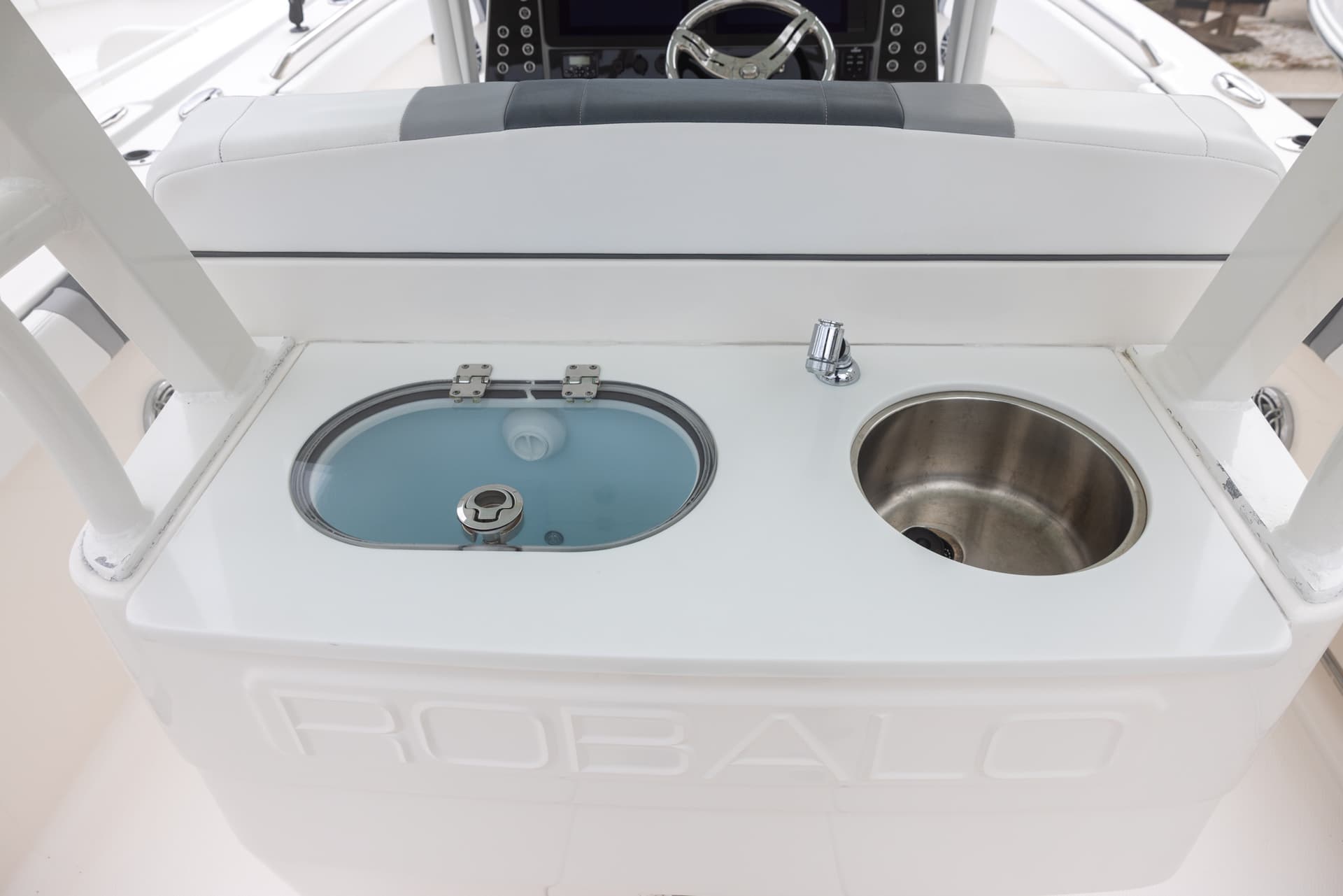 2021 Robalo R272 — image 17