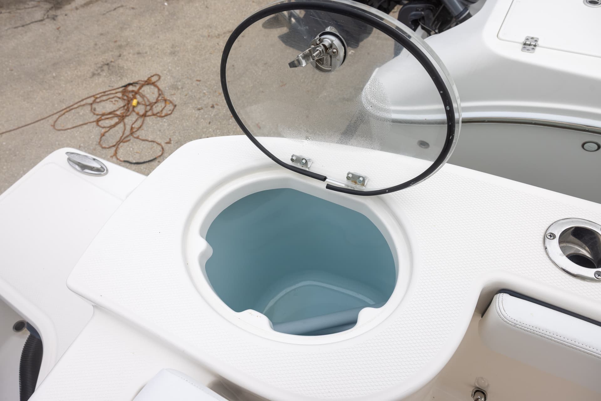 2021 Robalo R272 — image 19