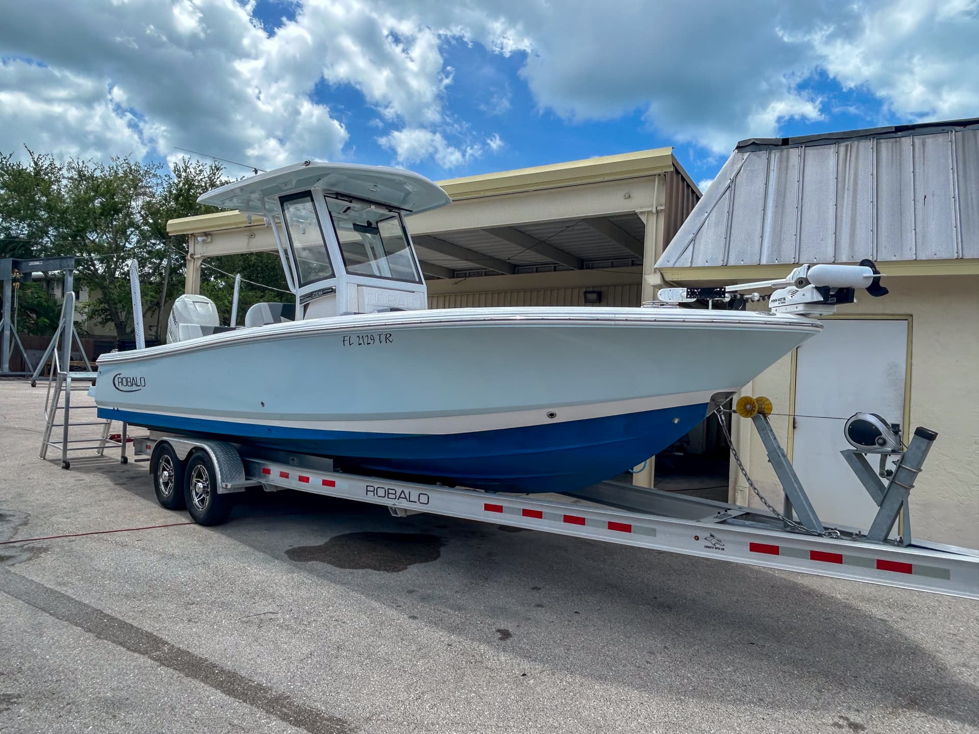 2023 Robalo 266 Cayman — image 2