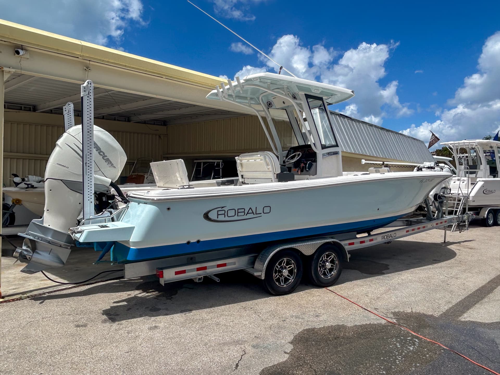 2023 Robalo 266 Cayman — image 3