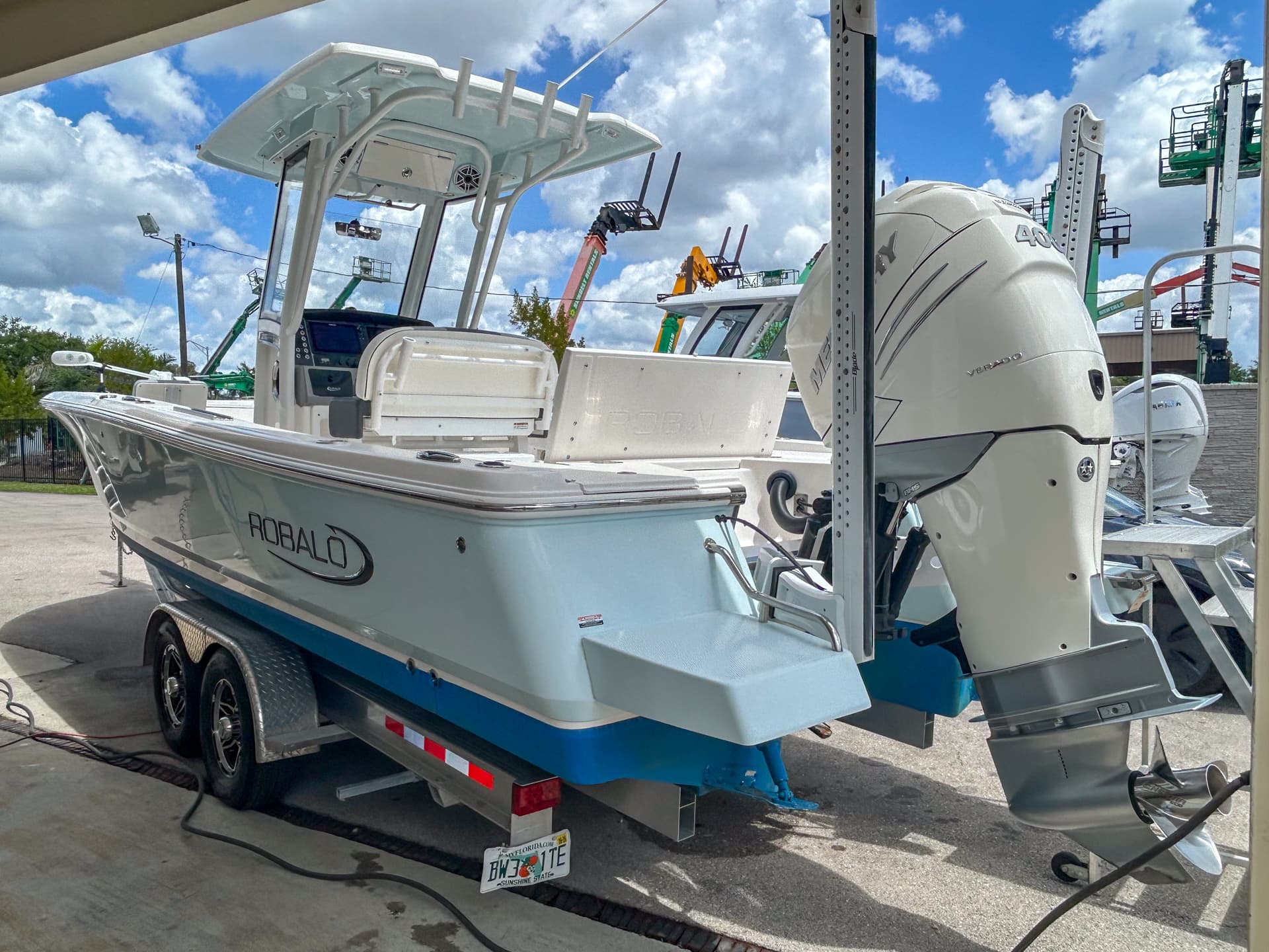 2023 Robalo 266 Cayman — image 5