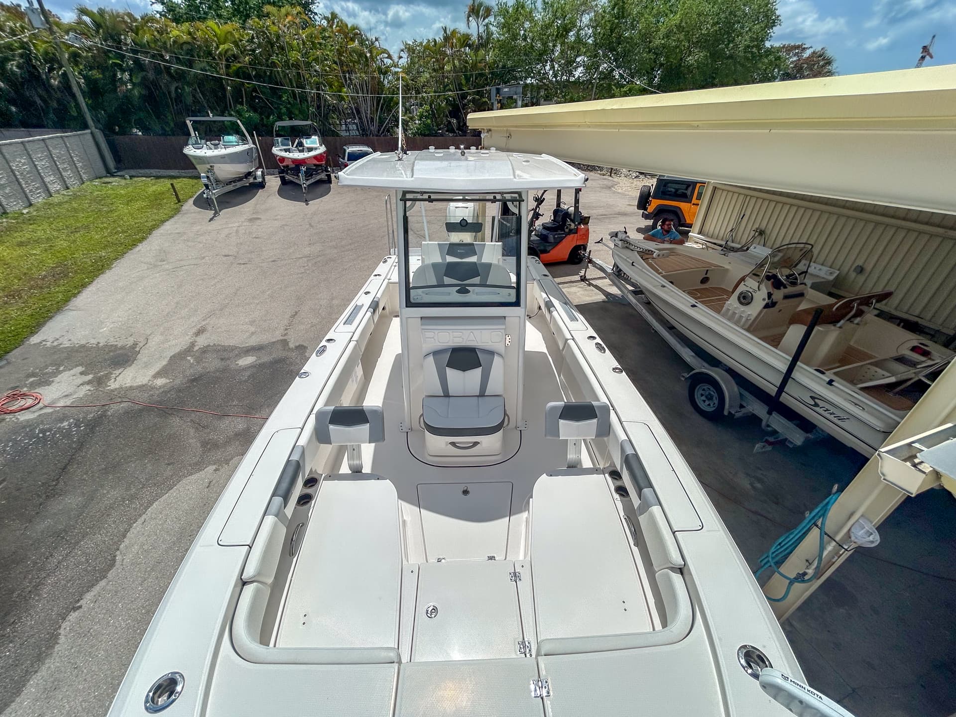 2023 Robalo 266 Cayman — image 9