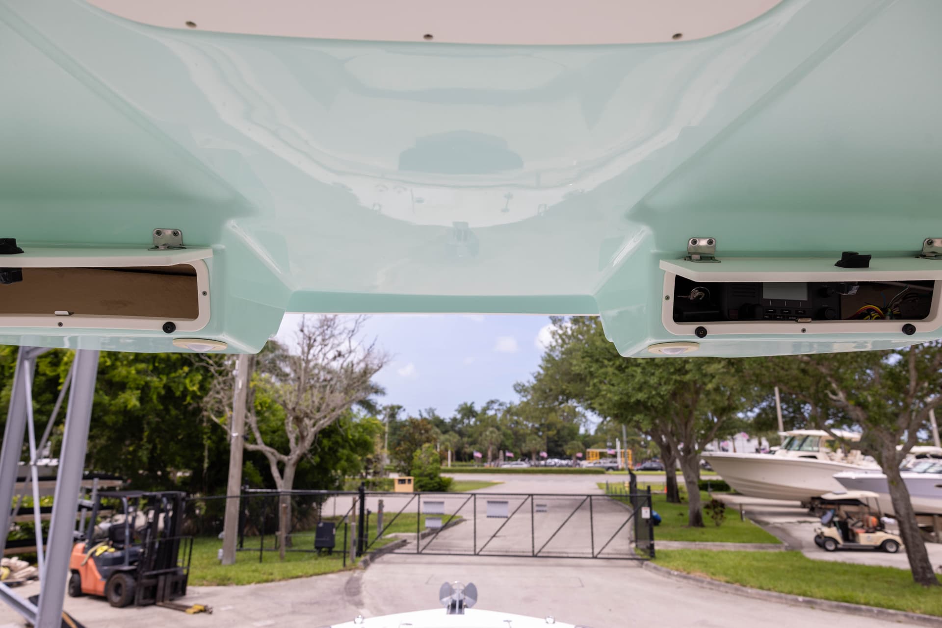 2022 Robalo R247 — image 4