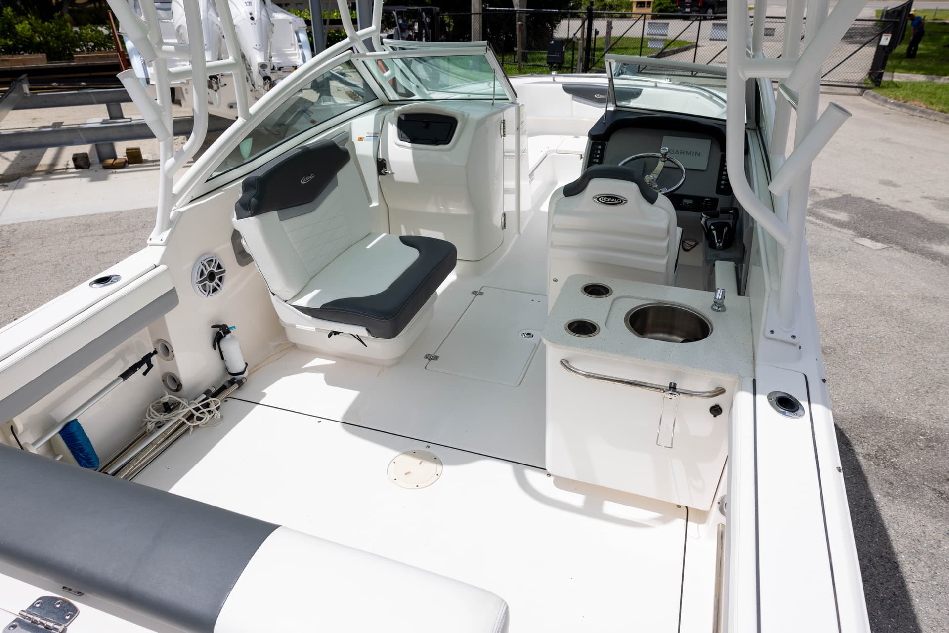 2022 Robalo R247 — image 5