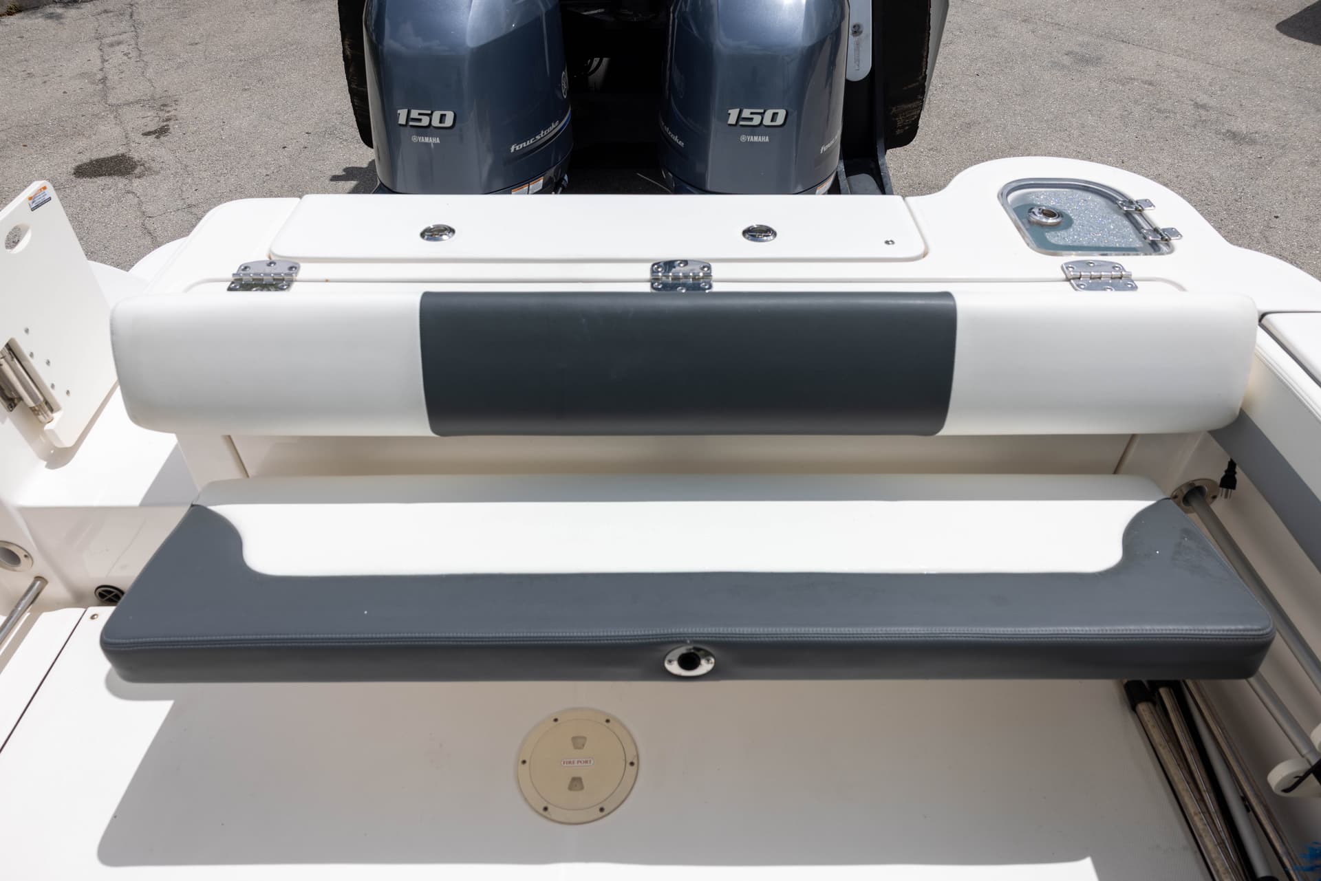 2022 Robalo R247 — image 10