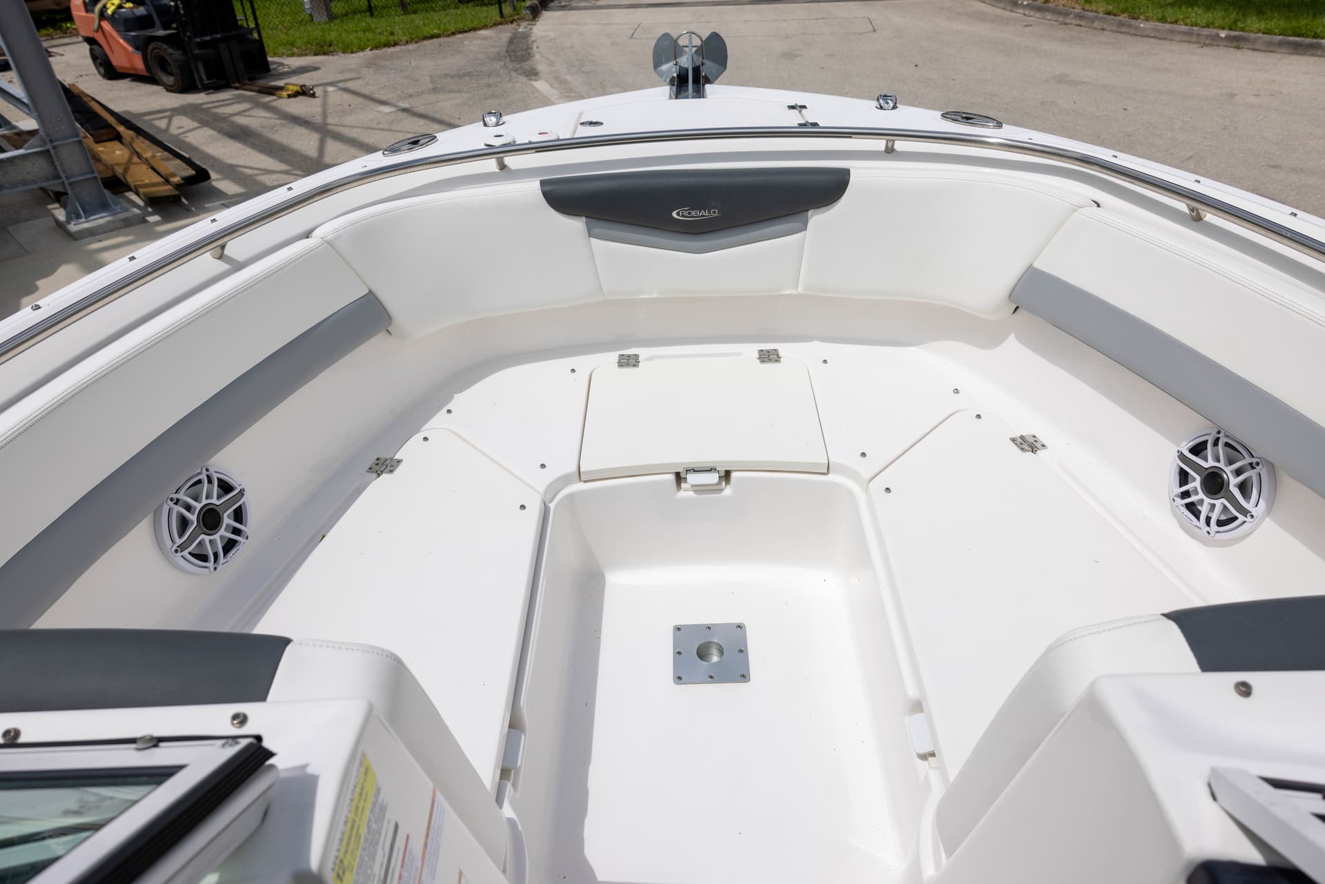 2022 Robalo R247 — image 12