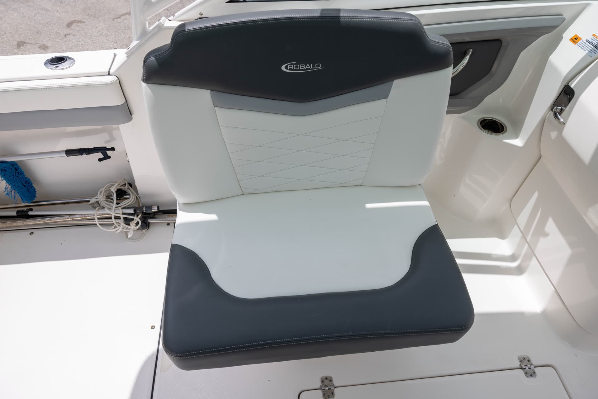 2022 Robalo R247 — image 19