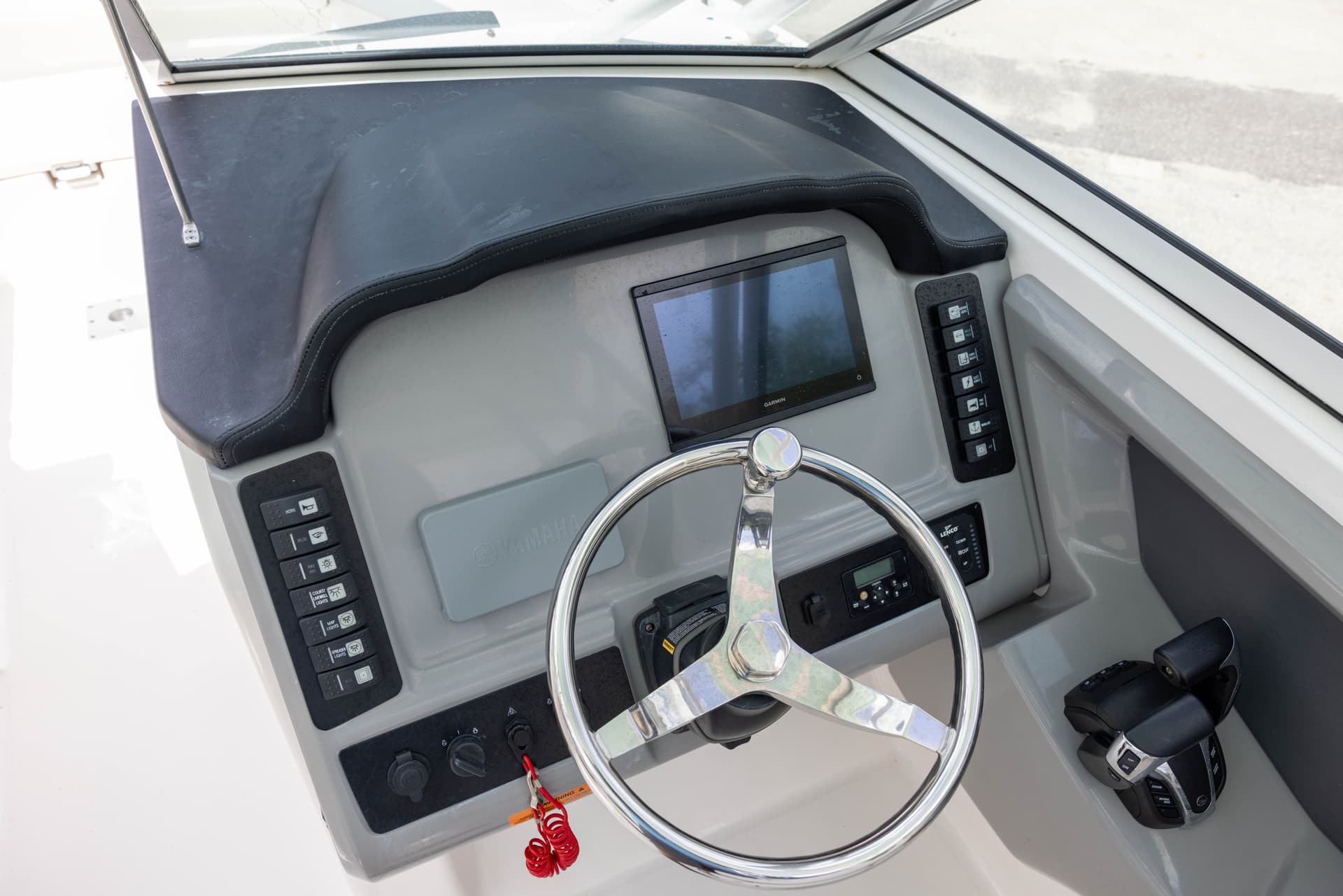 2022 Robalo R247 — image 20