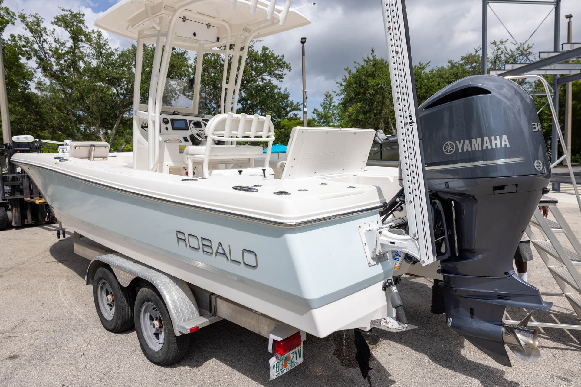2015 Robalo 246 Cayman — image 6