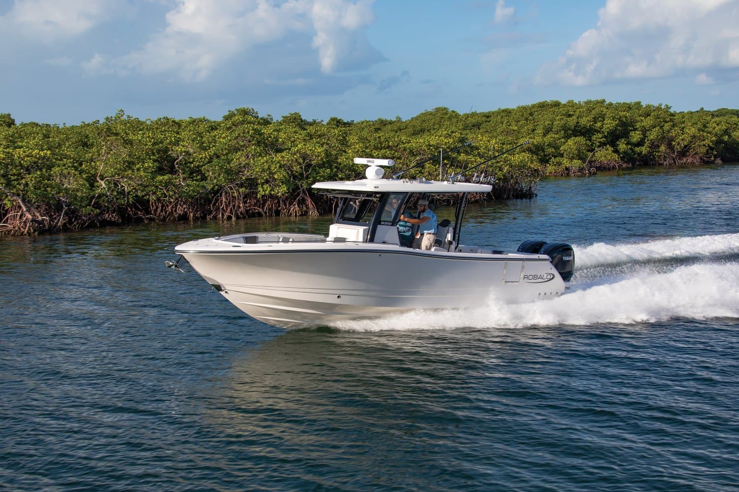Robalo R300 — 2026 robalo r300 water running 4