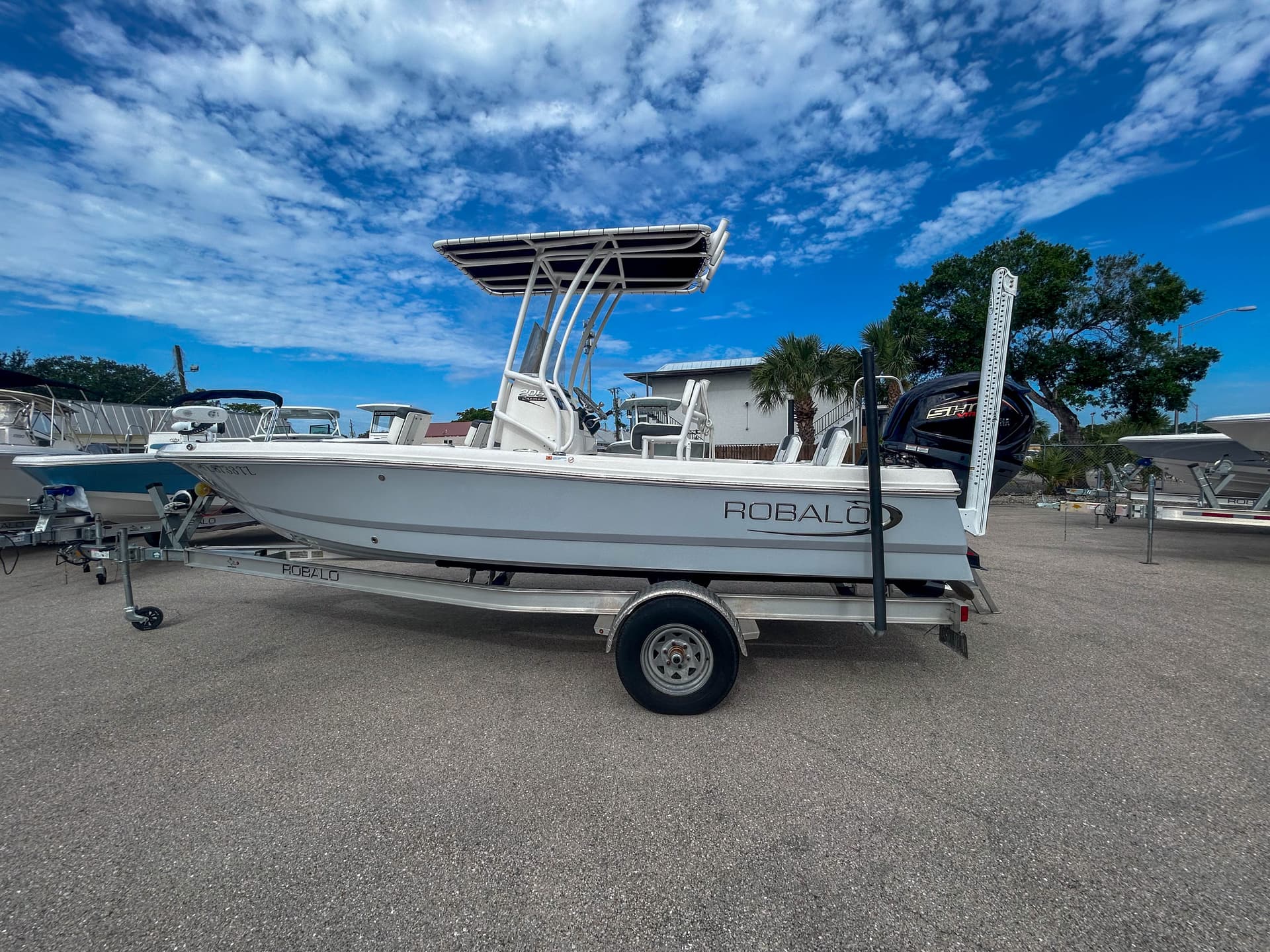 2023 Robalo 206 Cayman