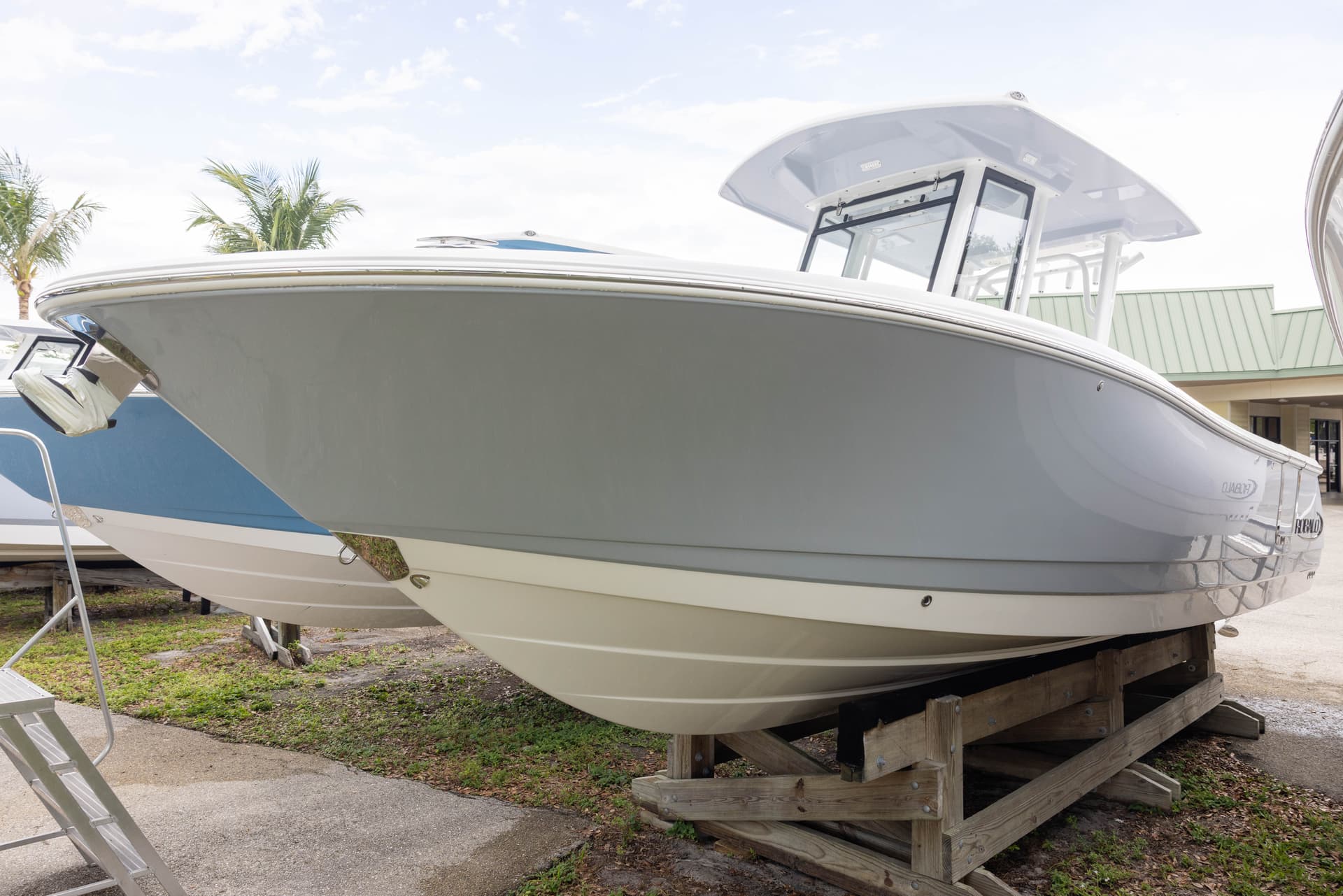 2026 Robalo R270