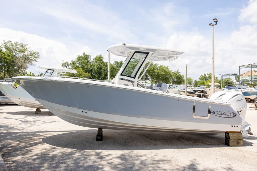 2026 Robalo R250 CC