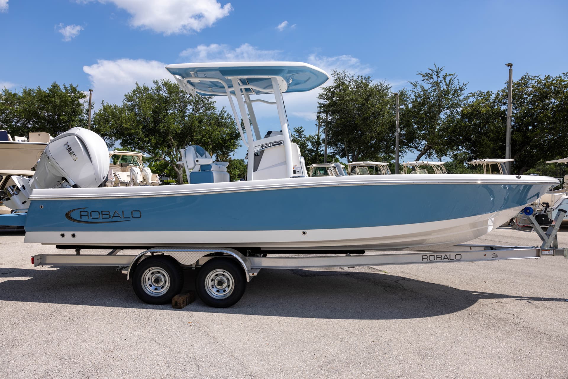 2026 Robalo 246 Cayman