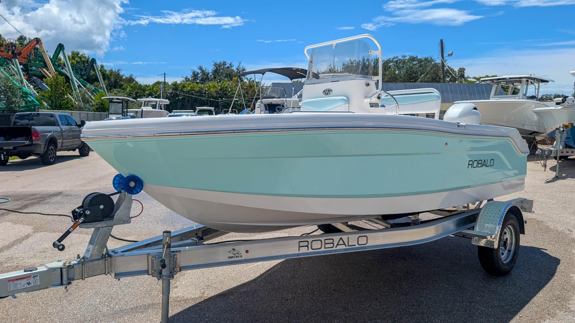 2026 Robalo R160