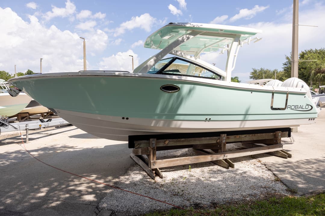 2026 Robalo R277
