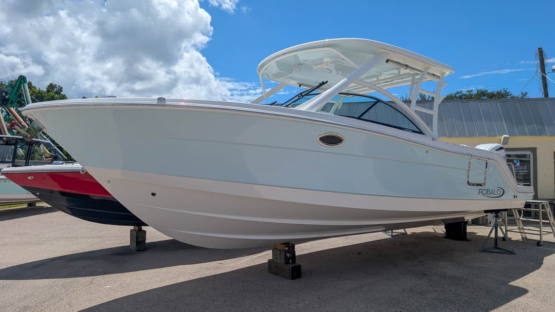 2026 Robalo R317