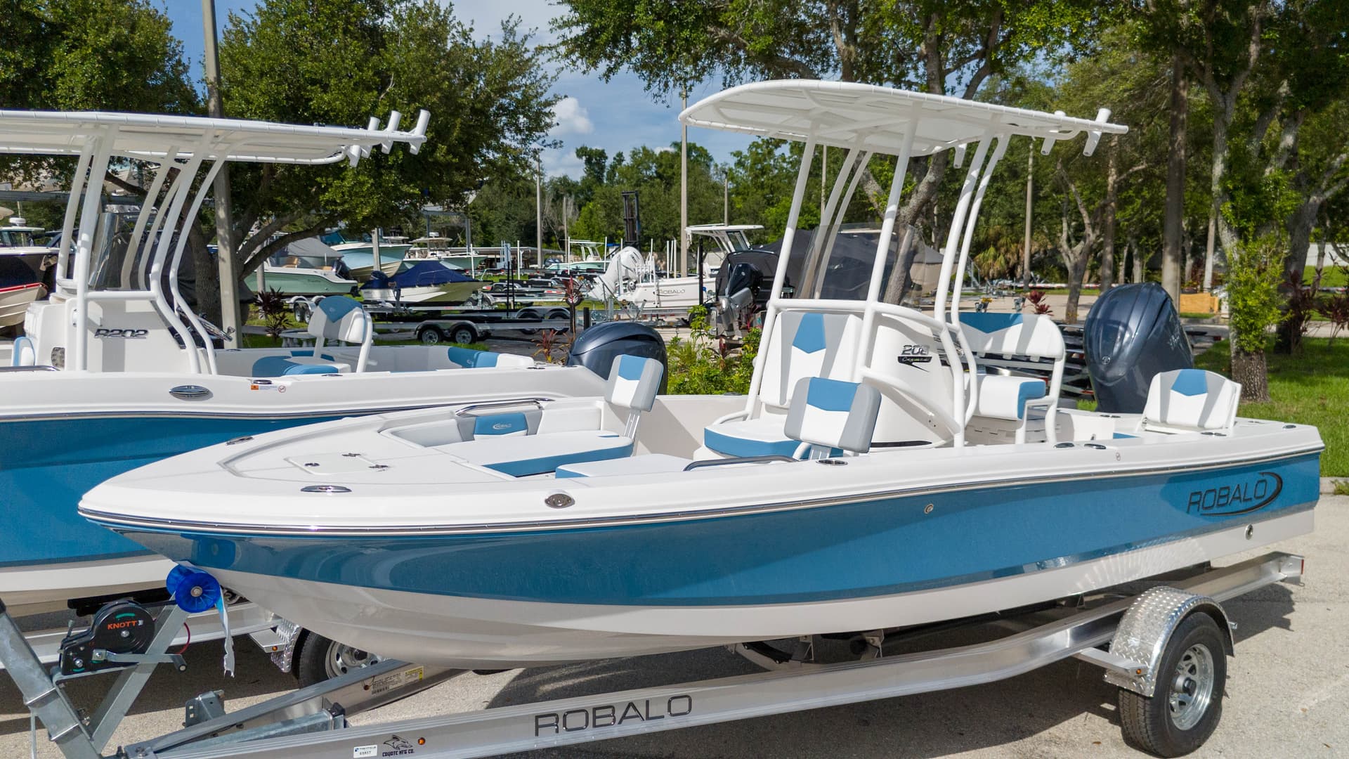 2027 Robalo 206 Cayman