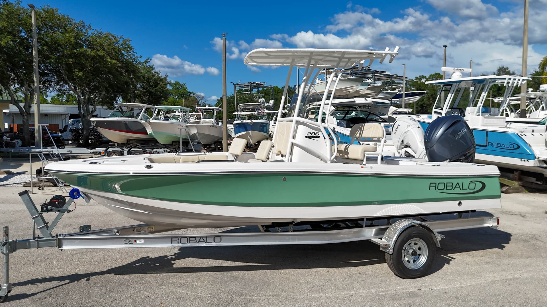 2027 Robalo 206 Cayman