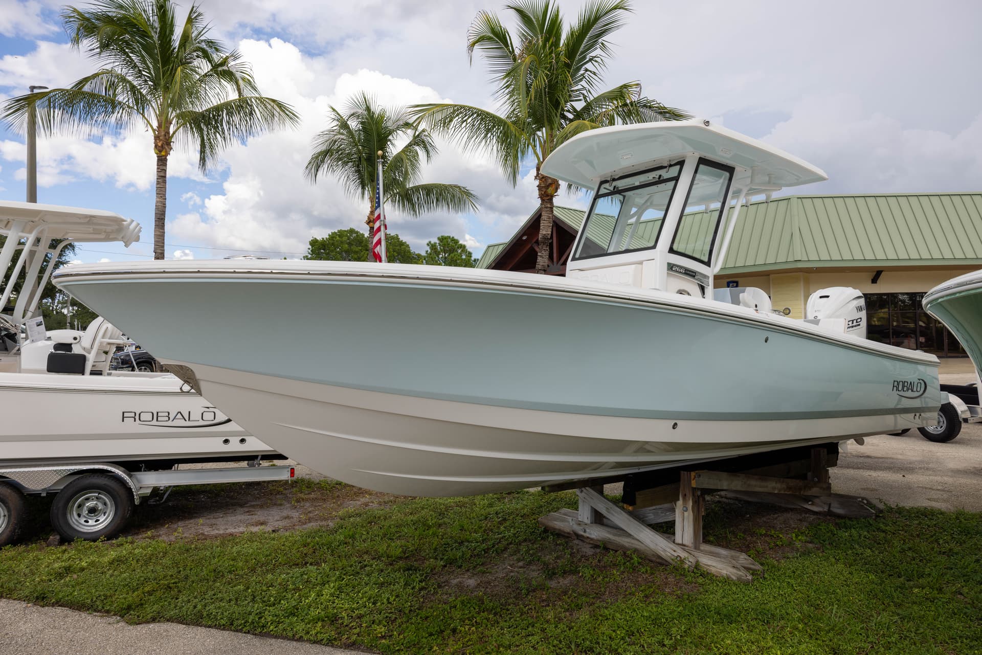 2026 Robalo R266 Cayman