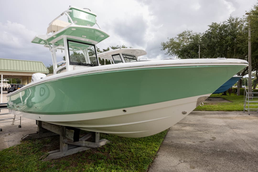 2027 Robalo 266 Cayman SD