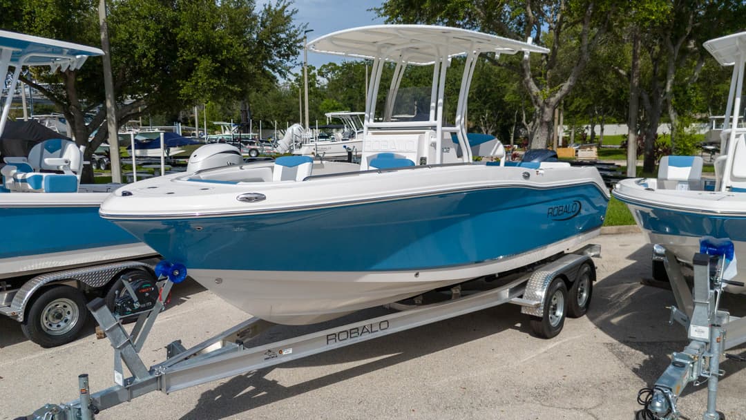 2027 Robalo R202 Explorer