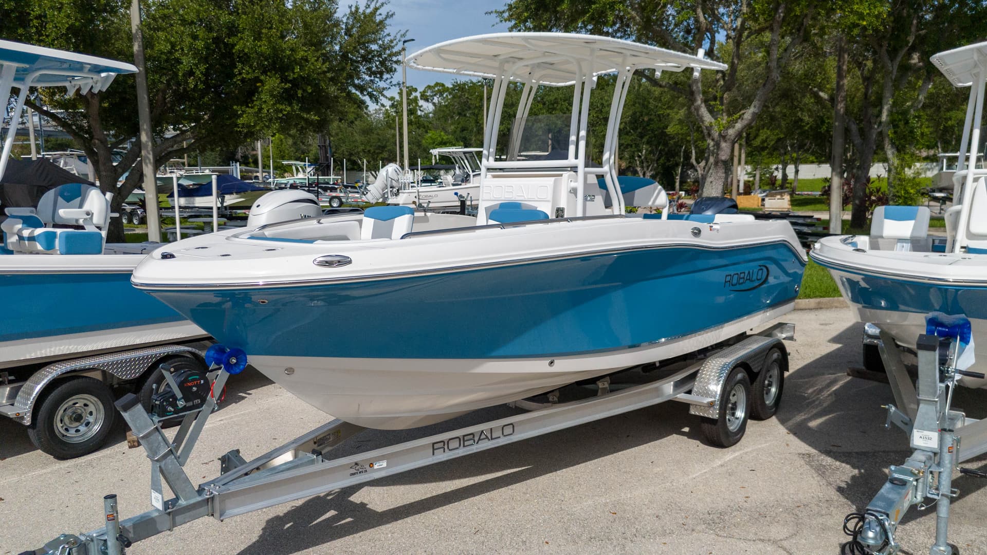 2027 Robalo R202 Explorer