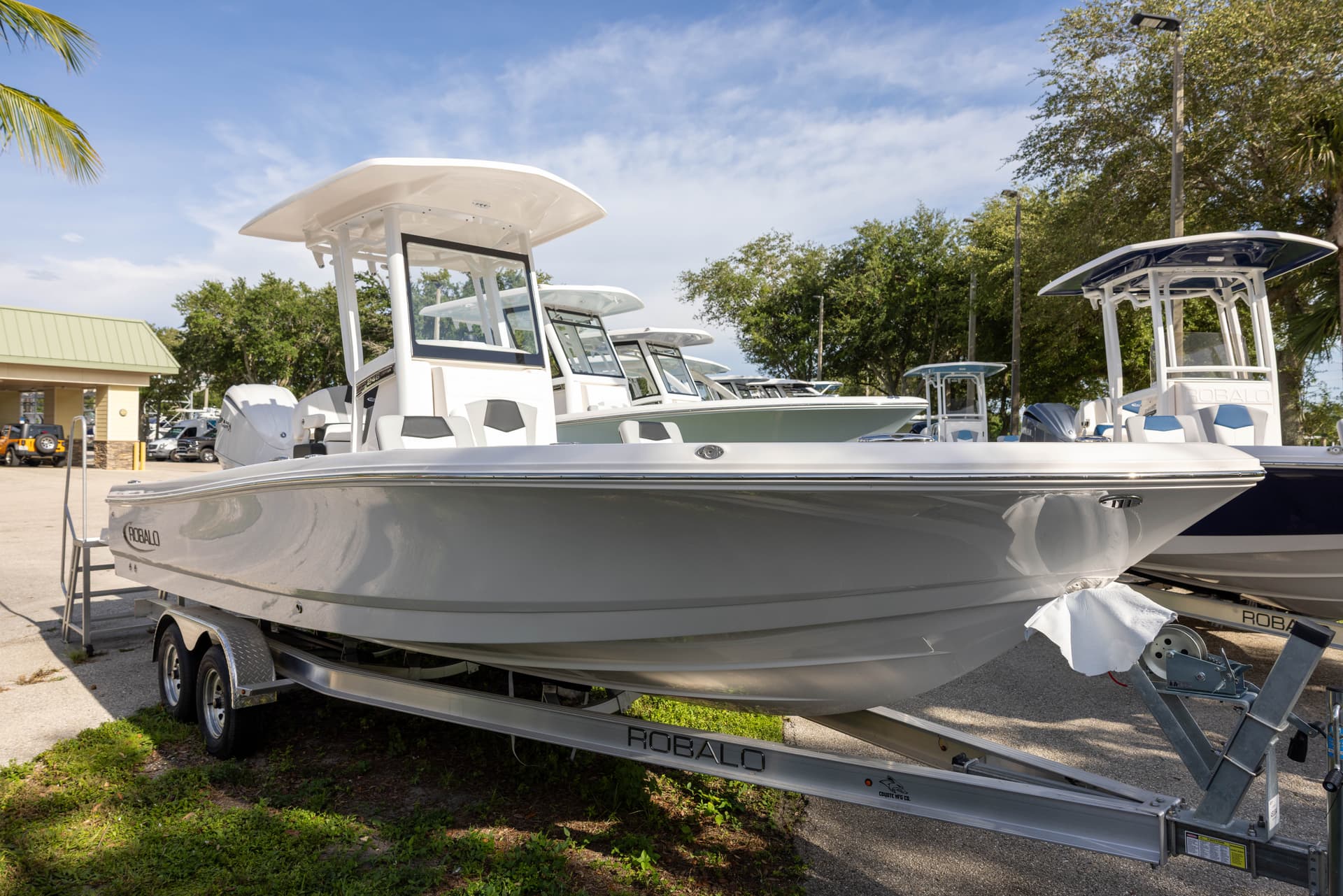 2026 Robalo 246 Cayman