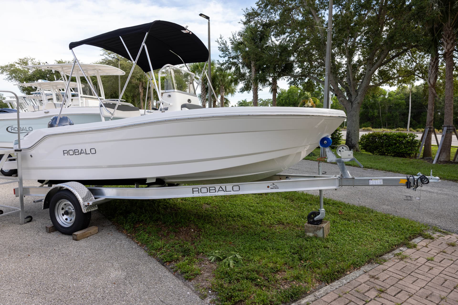 2026 Robalo R160