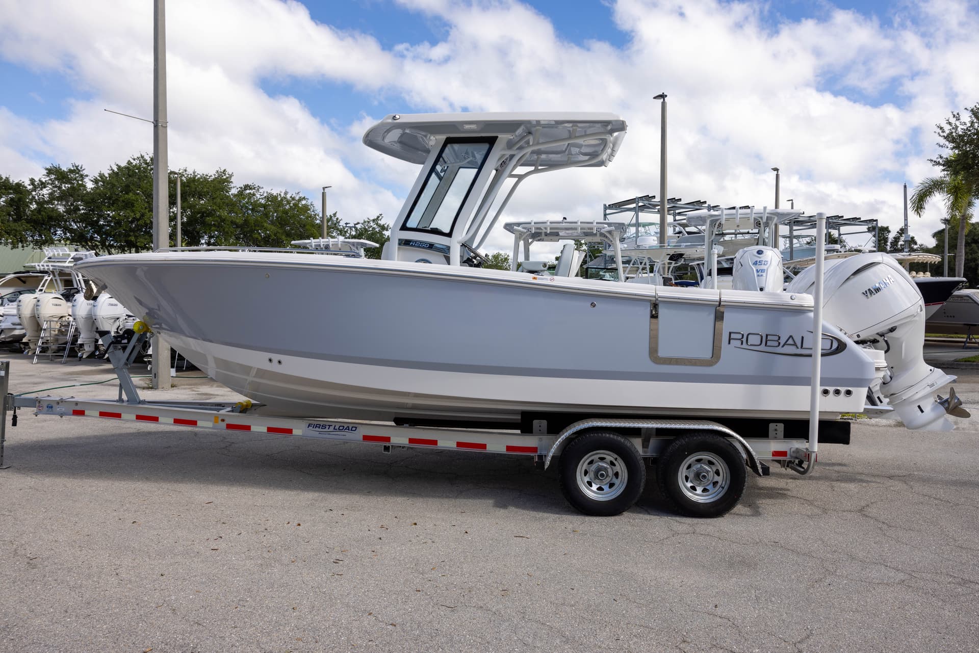 2026 Robalo R250