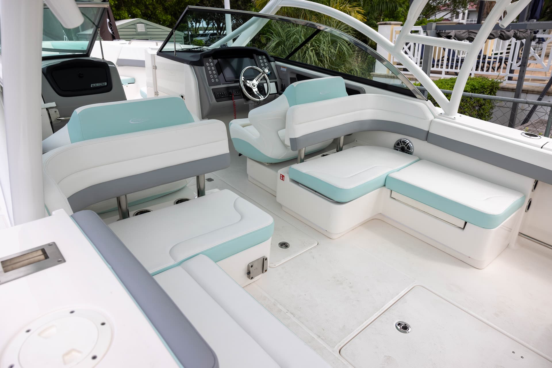 2027 Robalo 317 DC