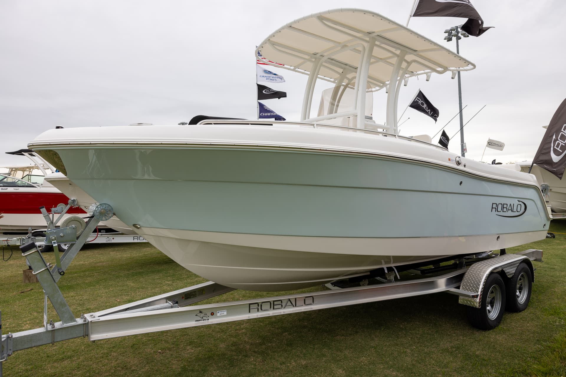 2025 Robalo R222 CC