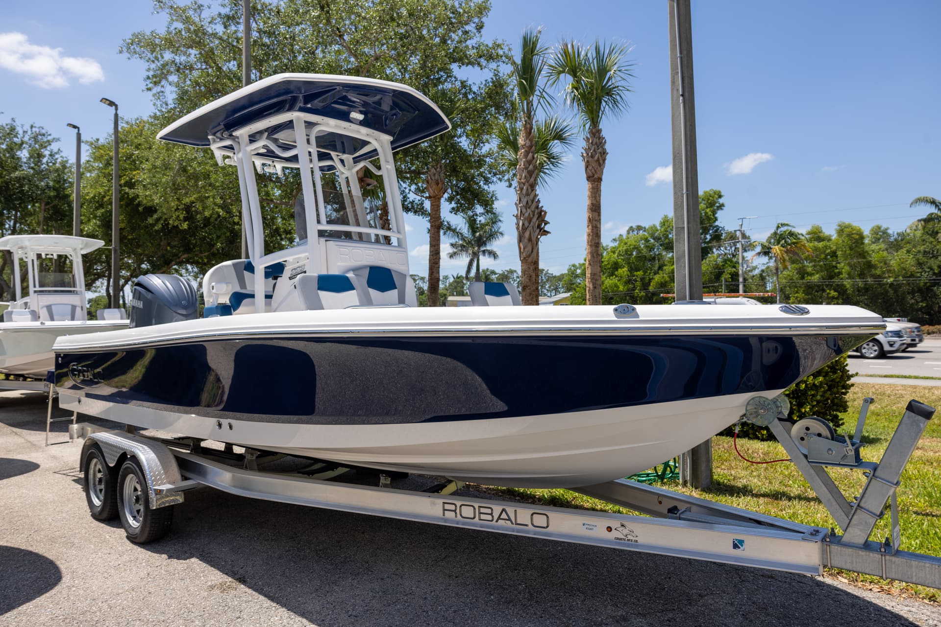 2025 Robalo 226 Cayman