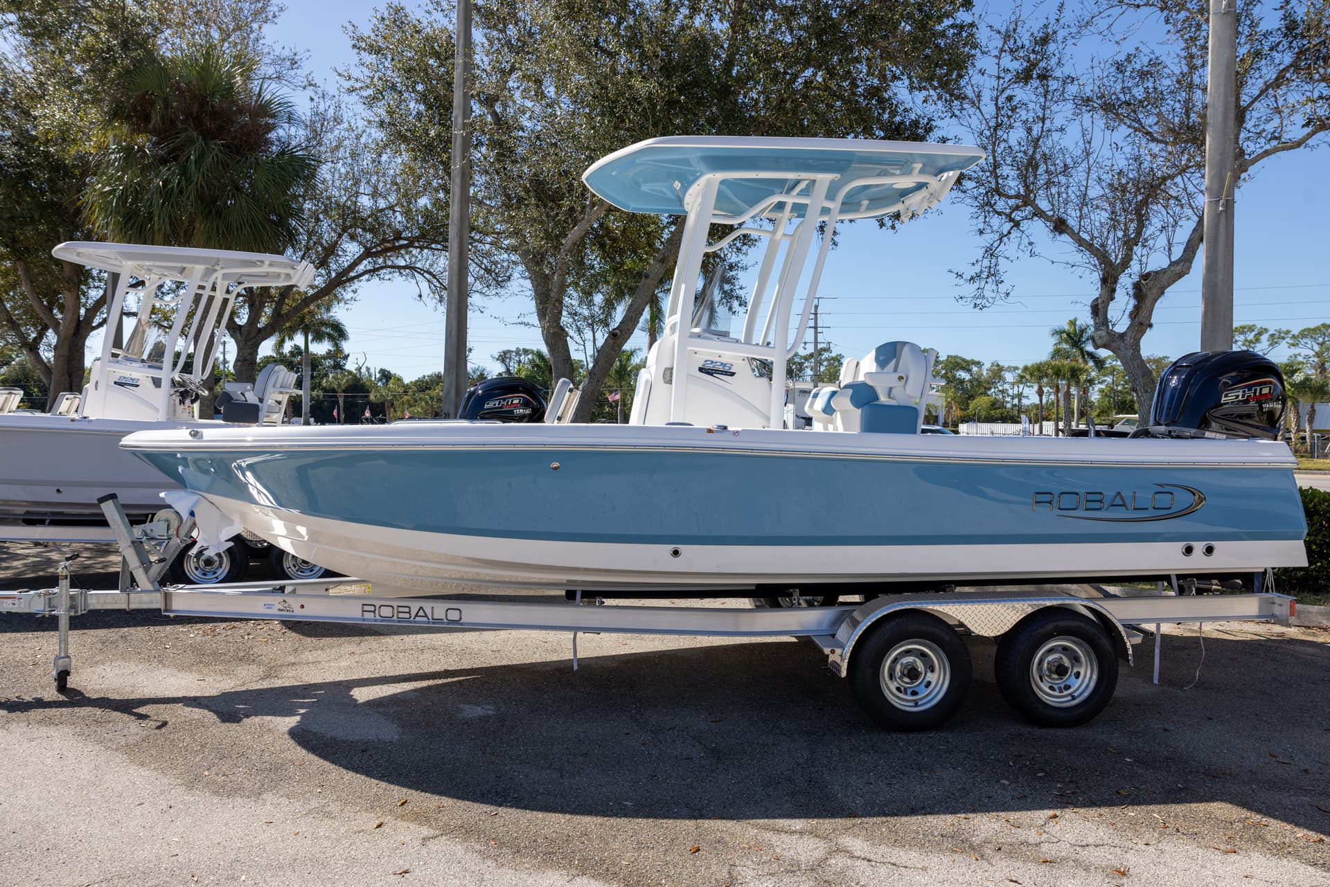 2026 Robalo 226 Cayman