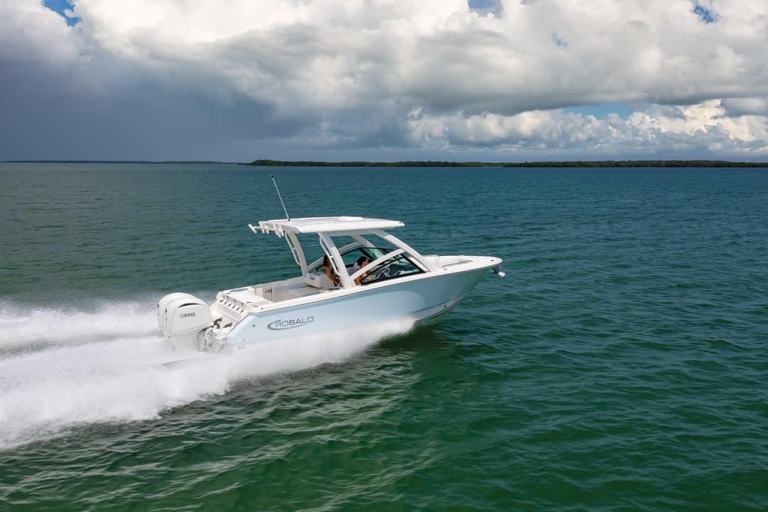 2027 Robalo R257